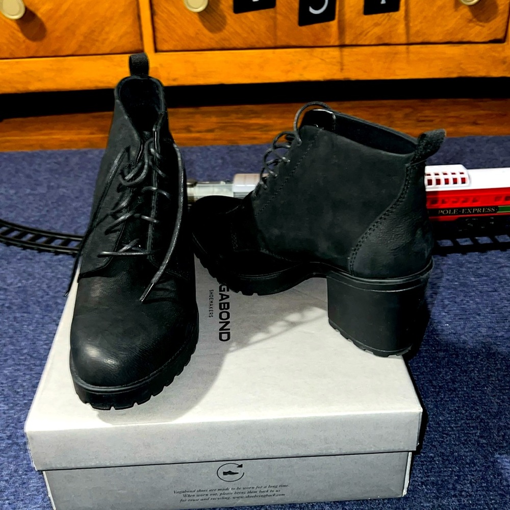 Size 9.5 vagabond heels